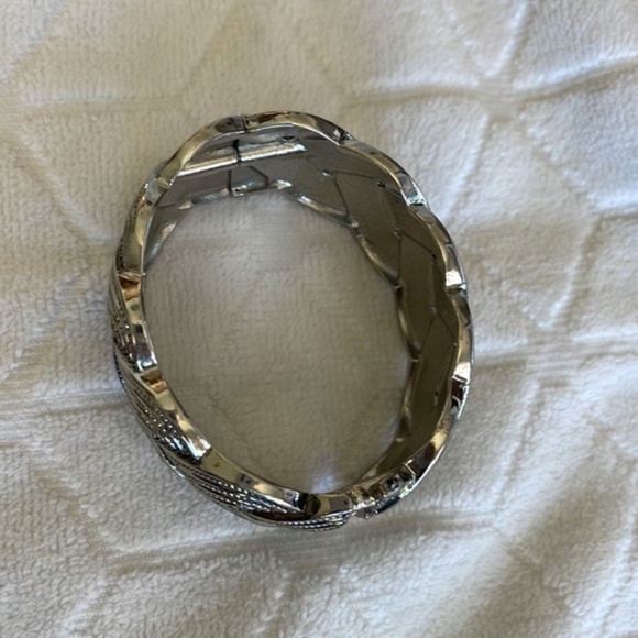 Vintage women's braided bohemian stainless steel silver toned bracelet - Picture 4 of 7